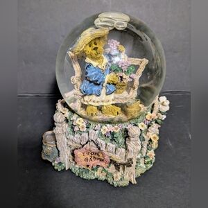 Music Waterball Globe Bear Garden Bear Sitting Bench 270557